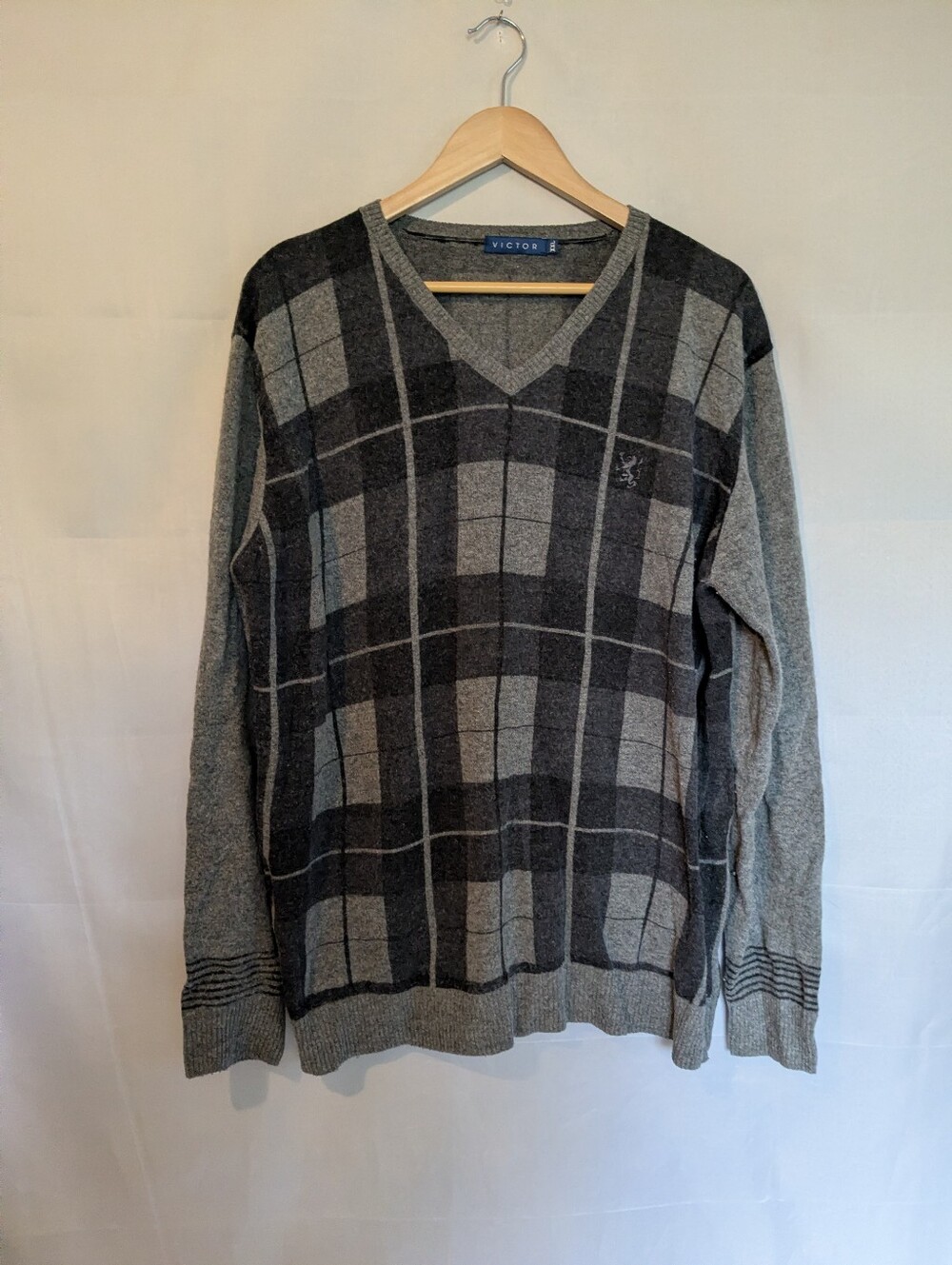 Vintage 90s Y2K Victor Check Plaid V-neck Wool Sweater Grey XL XXL